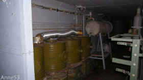 v15-stasi-bunker-13-05-07-1815-xl.jpg (62577 Byte)