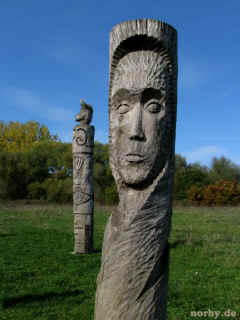 wildkatzenpfad-kunstwerke 18-10-08 3229-l.jpg (72242 Byte)