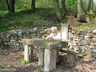 Geopark Drei Gleichen  03-05-09 8765-l.jpg (138029 Byte)