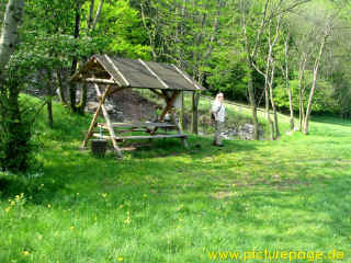 Geopark Drei Gleichen  03-05-09 8797-l.jpg (167137 Byte)