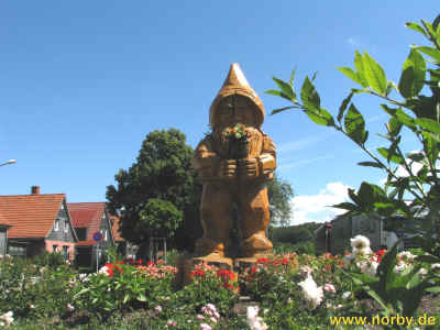 Heinz der Gartenzwerg 31-07-10 6105.jpg (277454 Byte)