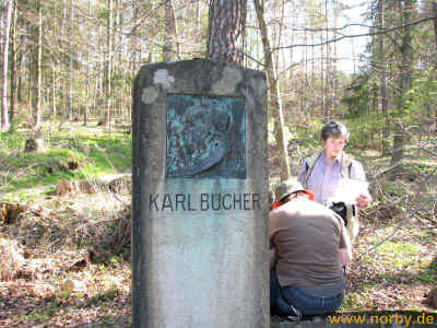 Buecher Denkmal 25-04-10 2922.jpg (99510 Byte)