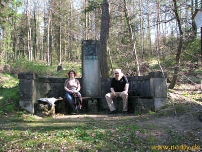 Buecher Denkmal 25-04-10 2934.jpg (99758 Byte)