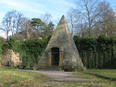 Studnitz-Pyramide 06-02-2011 8147.jpg (96461 Byte)