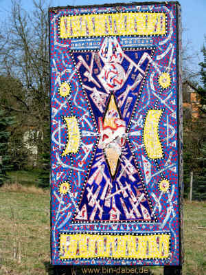 Kunstwanderweg 2 - Spinnennetze 30-03-2011 9517.jpg (98297 Byte)