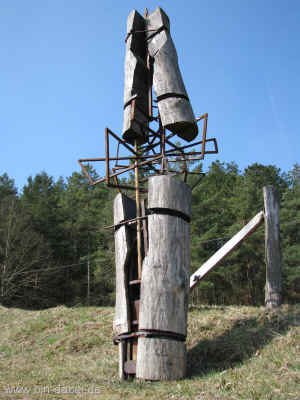 Kunstwanderweg 2 - Spinnennetze 30-03-2011 9558.jpg (97320 Byte)