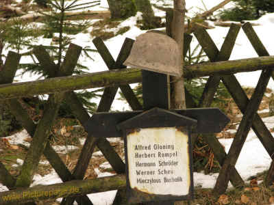 Soldatengraeber 06-03-2011 8431.jpg (99618 Byte)